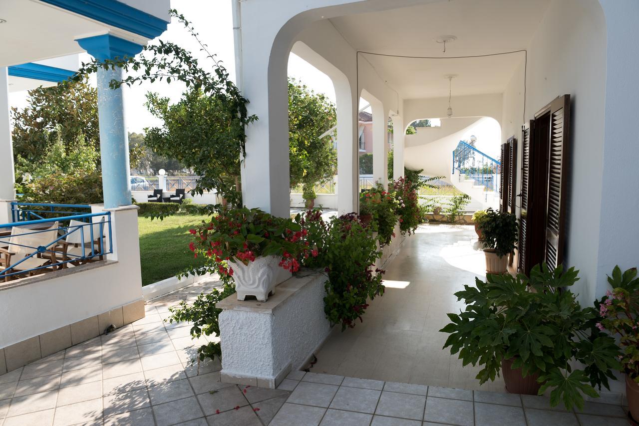 Hotel Anna Амудия Екстериор снимка