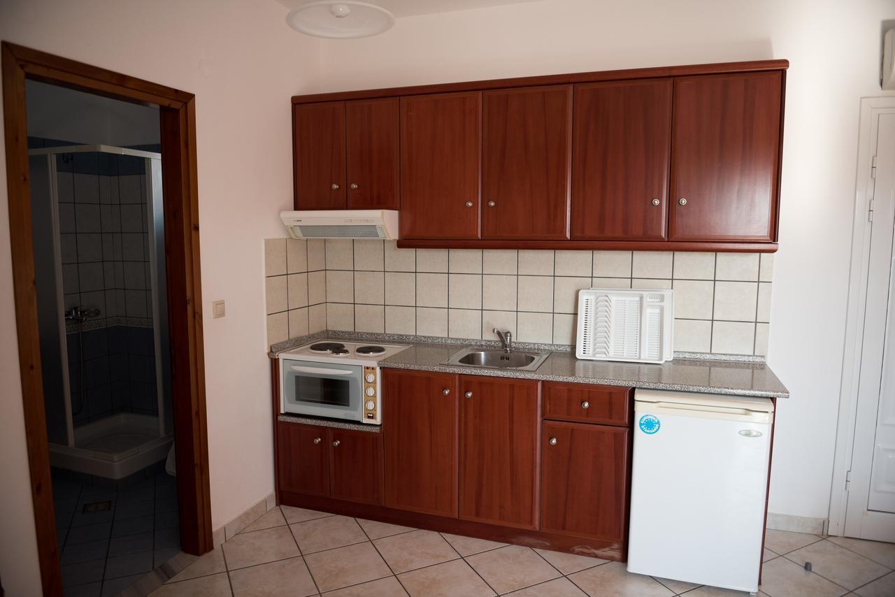 Hotel Anna Амудия Екстериор снимка