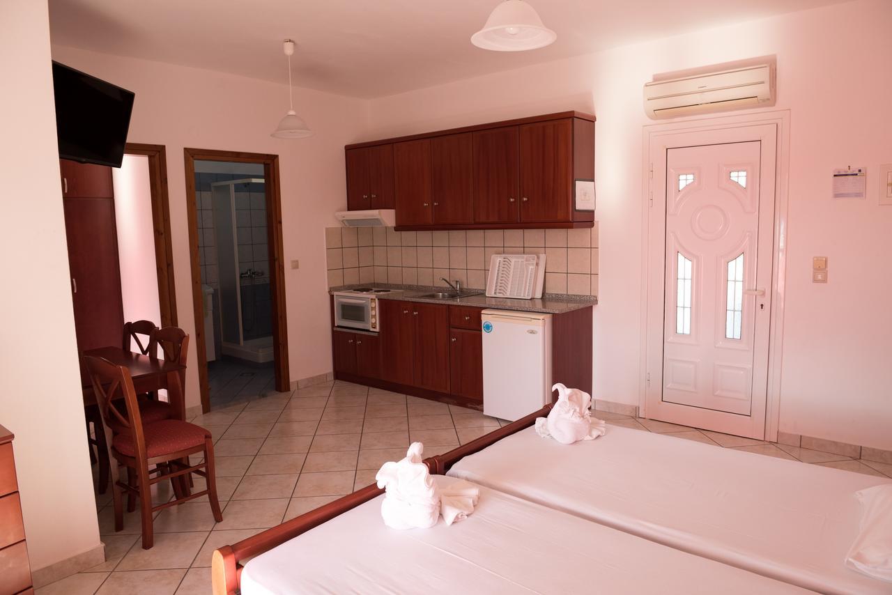 Hotel Anna Амудия Екстериор снимка